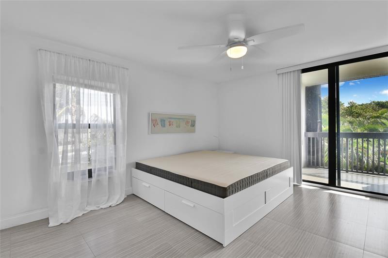 Image 29 of 32 For 4201 Ocean Dr  301