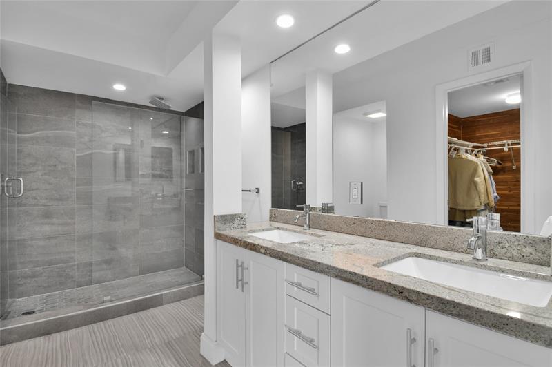 Image 32 of 32 For 4201 Ocean Dr  301