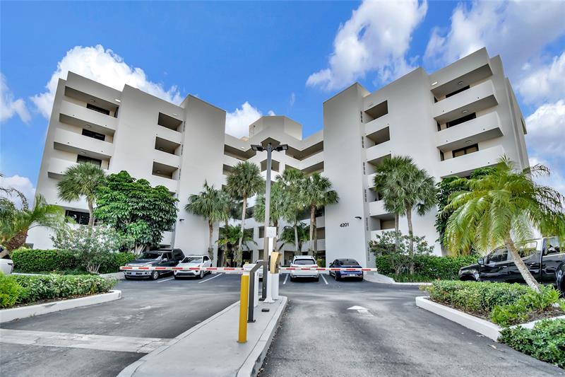 Image 7 of 32 For 4201 Ocean Dr  301