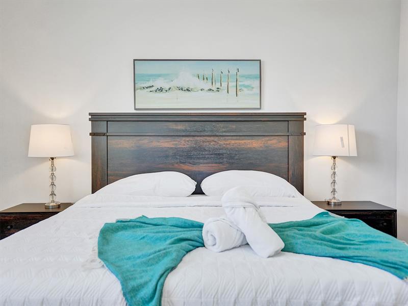 Image 11 of 33 For 3901 Ocean Dr  12b