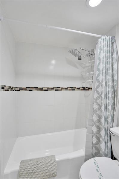 Image 14 of 33 For 3901 Ocean Dr  12b