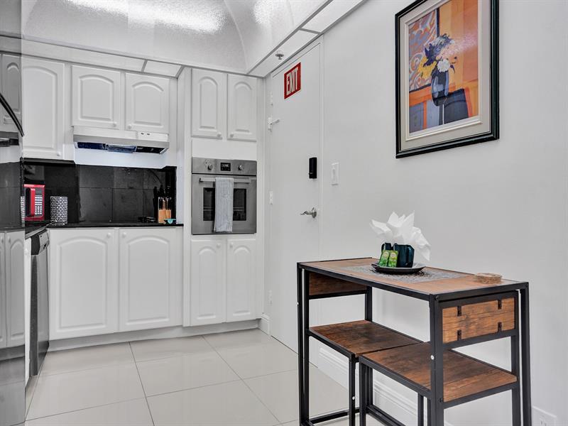 Image 19 of 33 For 3901 Ocean Dr  12b