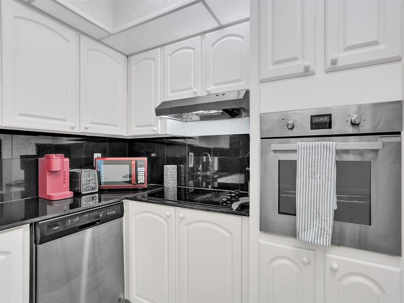 Image 22 of 33 For 3901 Ocean Dr  12b