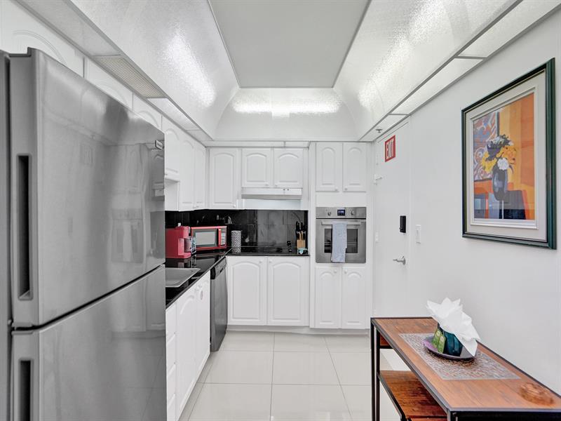 Image 24 of 33 For 3901 Ocean Dr  12b