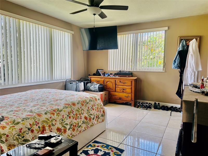 Image 10 of 27 For 5985 Del Lago Cir  223