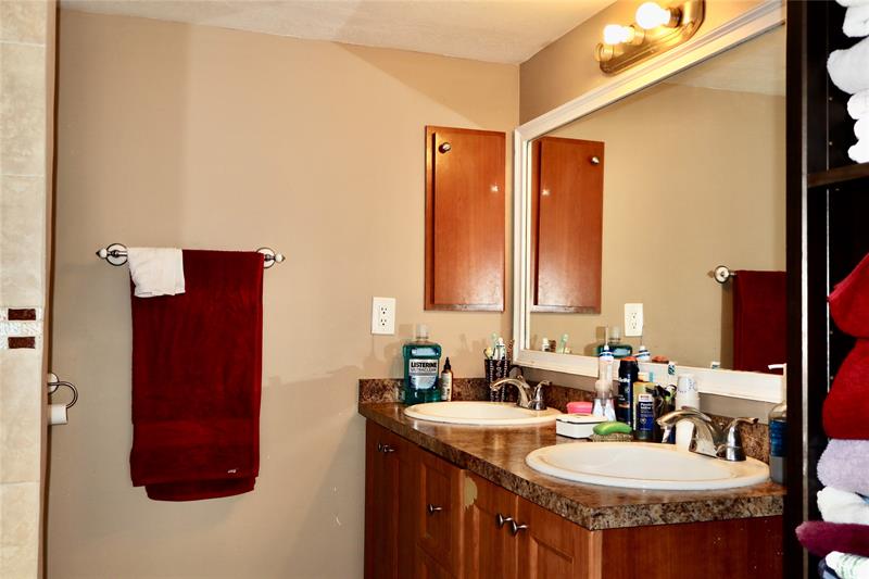 Image 12 of 27 For 5985 Del Lago Cir  223