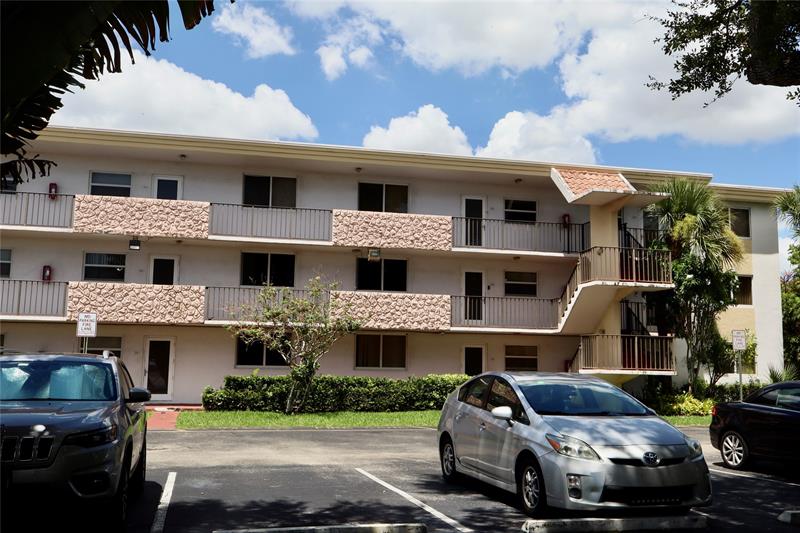 Image 18 of 27 For 5985 Del Lago Cir  223