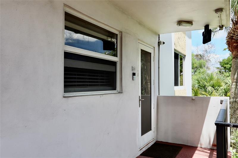 Image 19 of 27 For 5985 Del Lago Cir  223