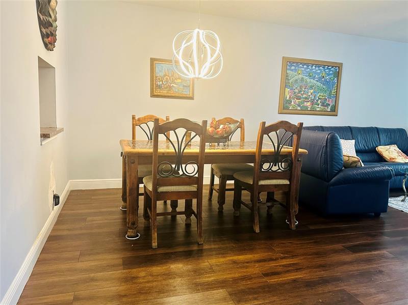 Image 7 of 27 For 5985 Del Lago Cir  223