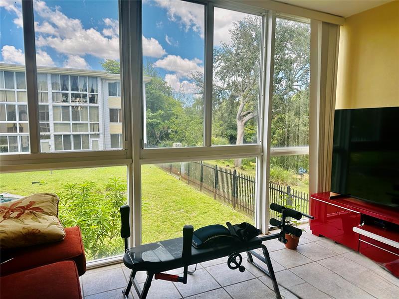 Image 8 of 27 For 5985 Del Lago Cir  223