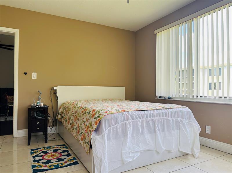 Image 9 of 27 For 5985 Del Lago Cir  223