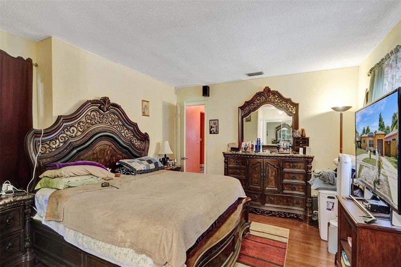 Image 34 of 40 For 5335 8th Ct  