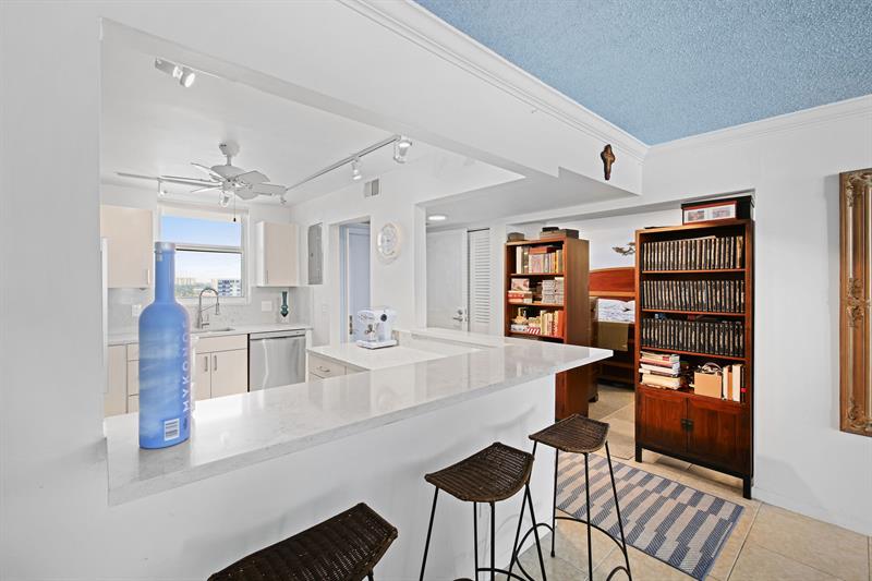 Image 19 of 43 For 3100 49th St  Ph10