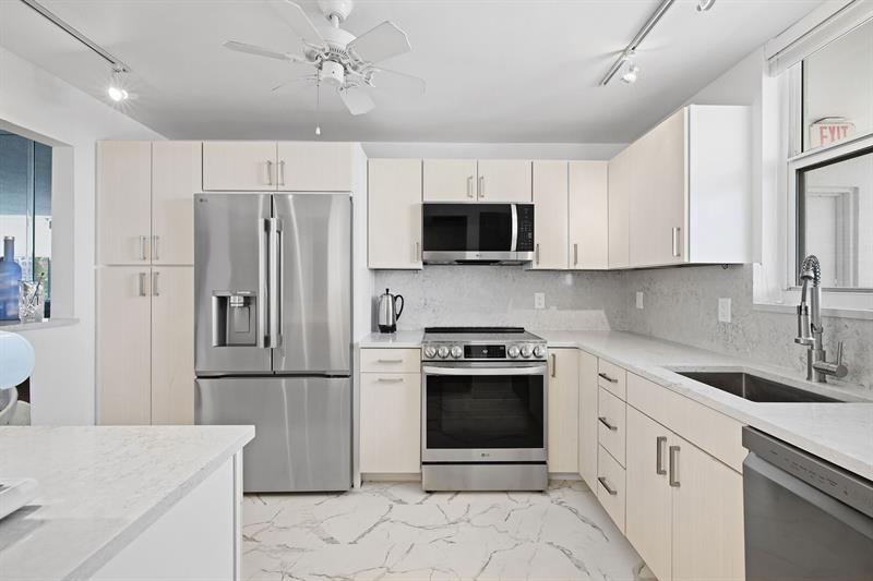 Image 20 of 43 For 3100 49th St  Ph10