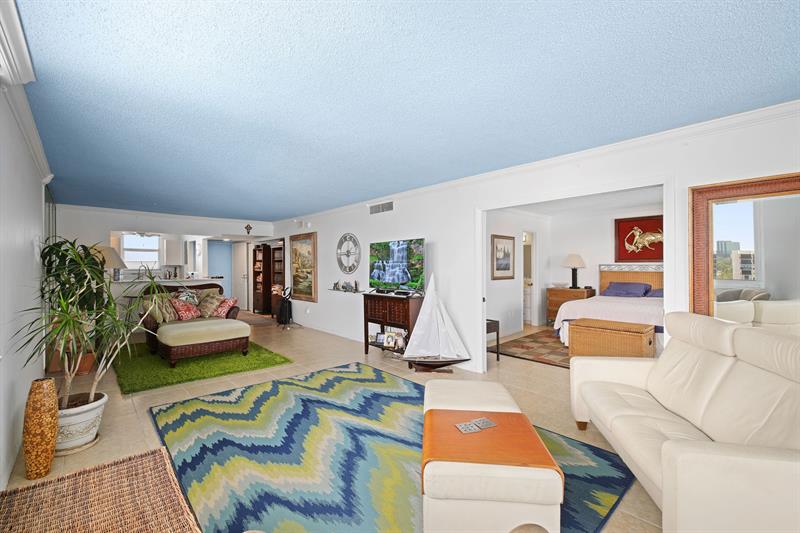 Image 21 of 43 For 3100 49th St  Ph10