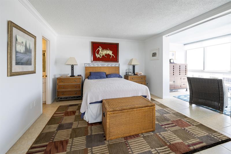 Image 22 of 43 For 3100 49th St  Ph10