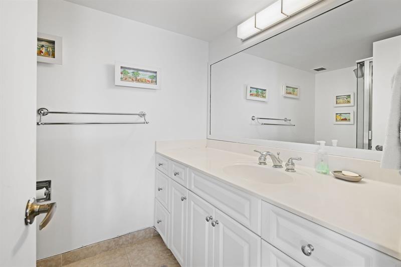 Image 24 of 43 For 3100 49th St  Ph10