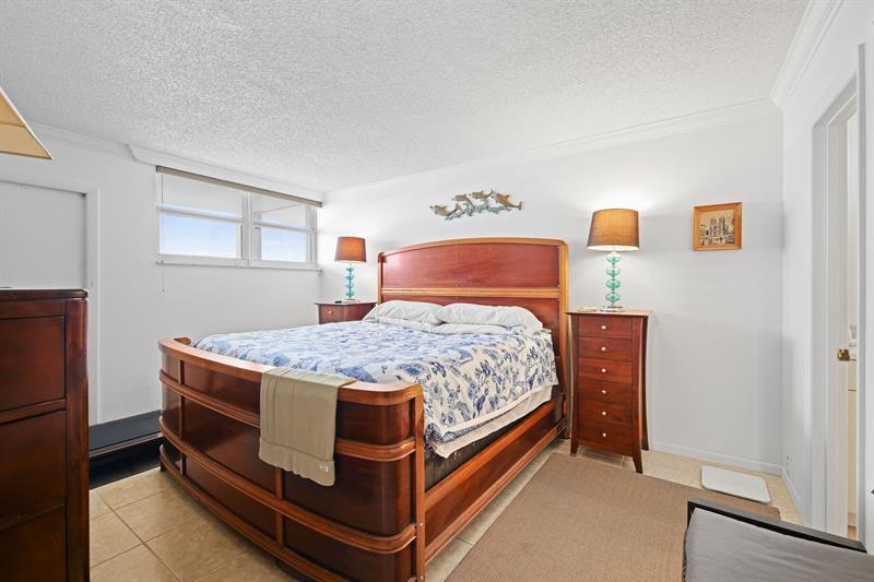 Image 25 of 43 For 3100 49th St  Ph10