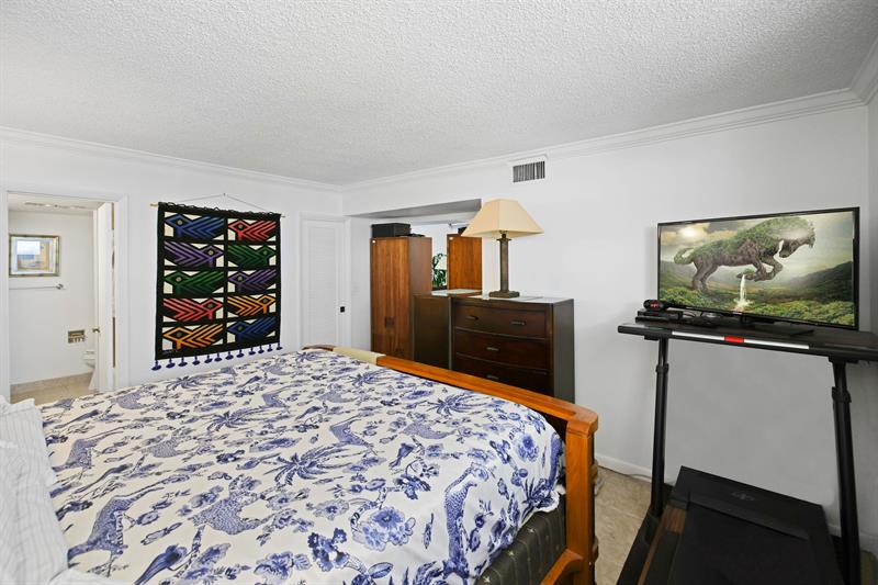 Image 26 of 43 For 3100 49th St  Ph10