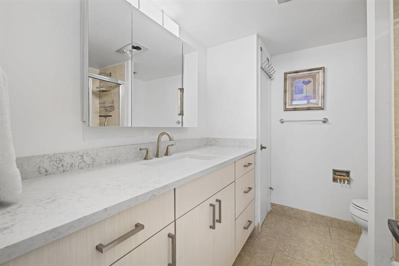 Image 27 of 43 For 3100 49th St  Ph10