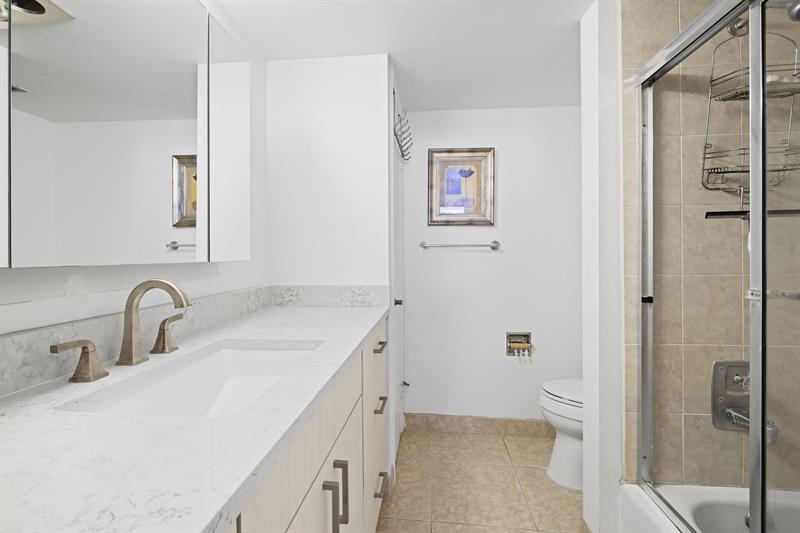 Image 28 of 43 For 3100 49th St  Ph10