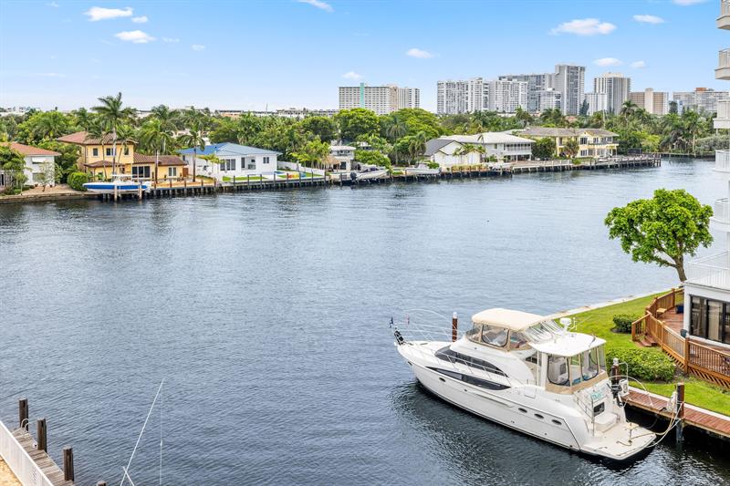 Image 29 of 43 For 3100 49th St  Ph10