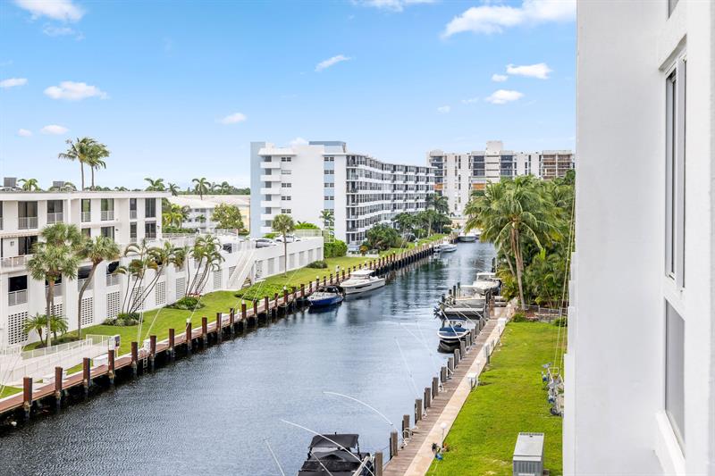 Image 30 of 43 For 3100 49th St  Ph10