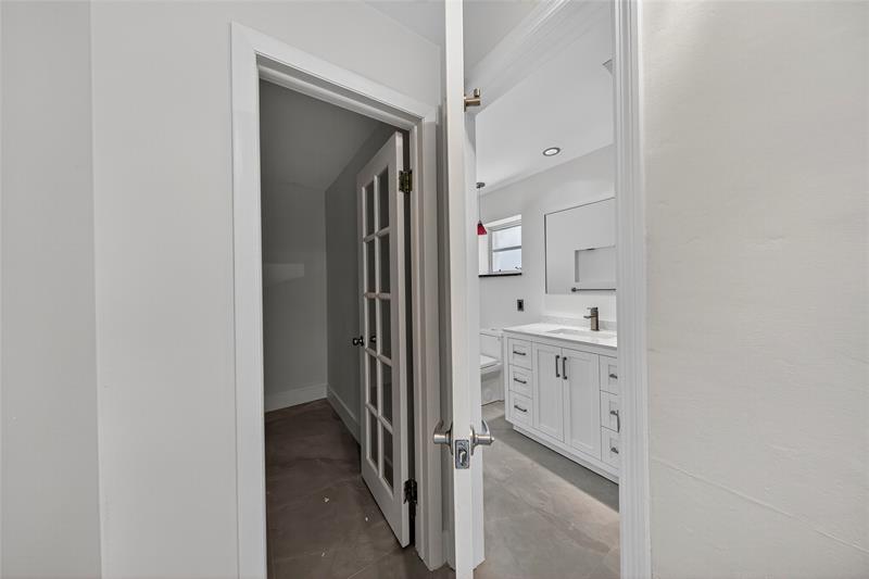 Image 32 of 66 For 1461 57th Ct