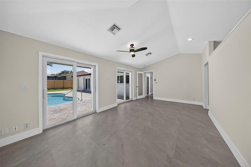 Image 34 of 66 For 1461 57th Ct