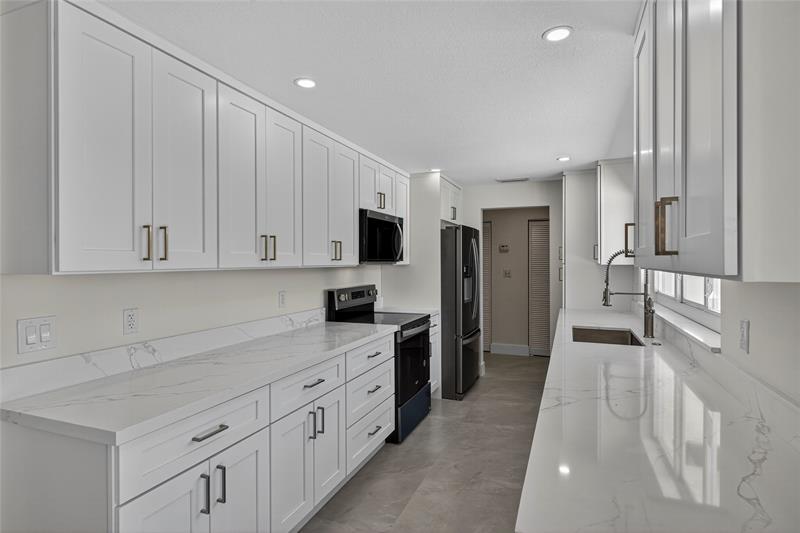 Image 7 of 66 For 1461 57th Ct