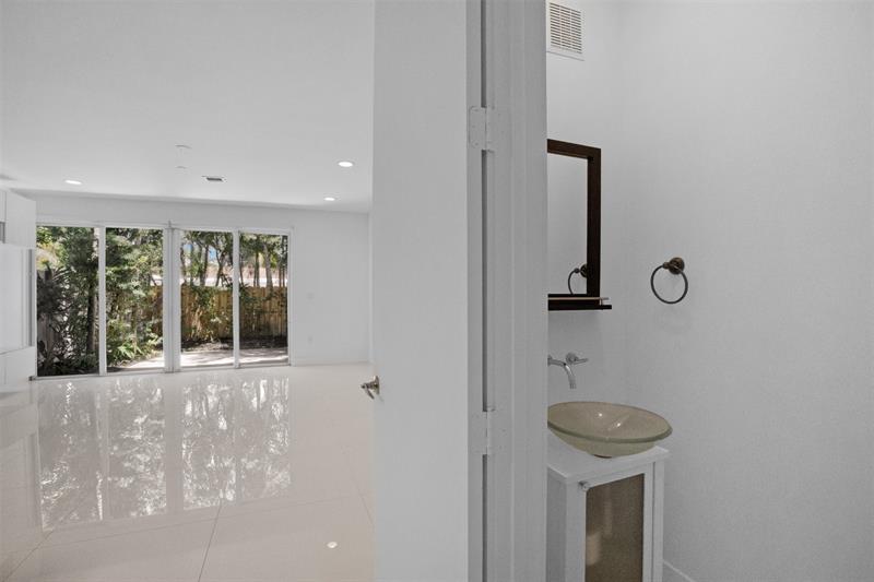 Image 17 of 67 For 834 19th Ave  834