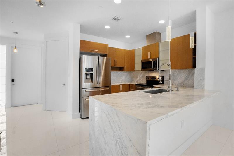 Image 18 of 67 For 834 19th Ave  834