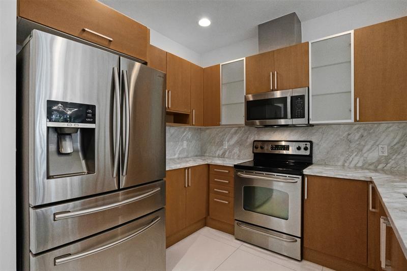 Image 20 of 67 For 834 19th Ave  834