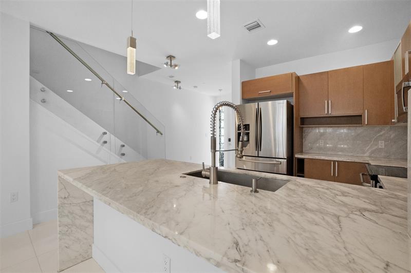 Image 21 of 67 For 834 19th Ave  834