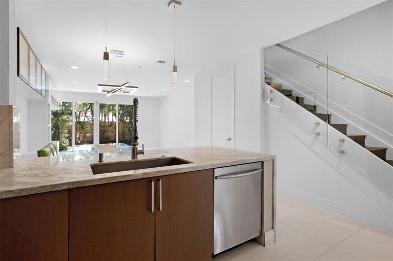 Image 22 of 67 For 834 19th Ave  834