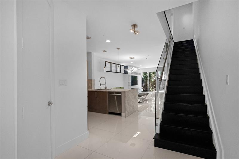 Image 23 of 67 For 834 19th Ave  834