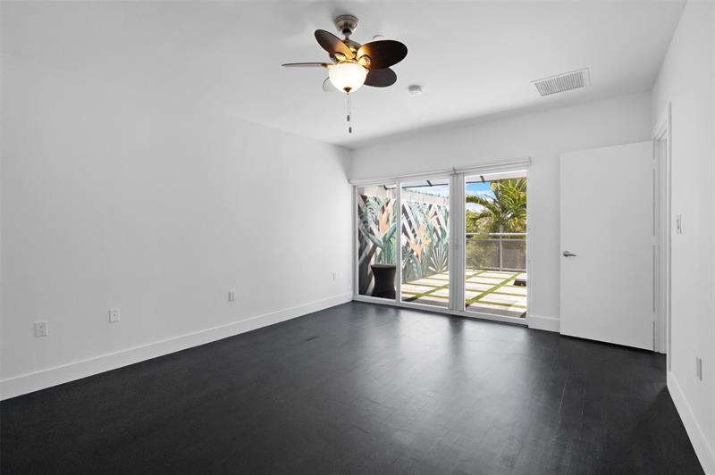 Image 26 of 67 For 834 19th Ave  834