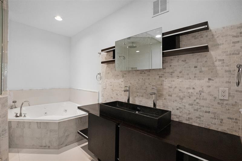 Image 31 of 67 For 834 19th Ave  834