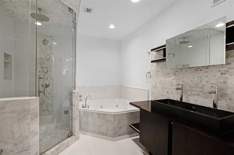 Image 32 of 67 For 834 19th Ave  834