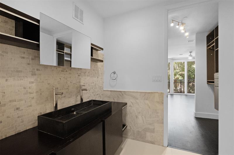 Image 33 of 67 For 834 19th Ave  834