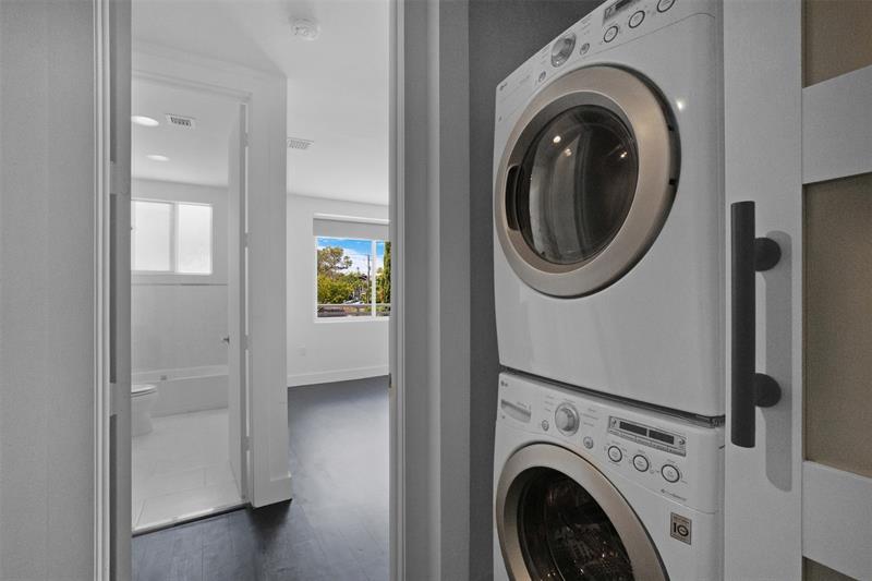 Image 42 of 67 For 834 19th Ave  834