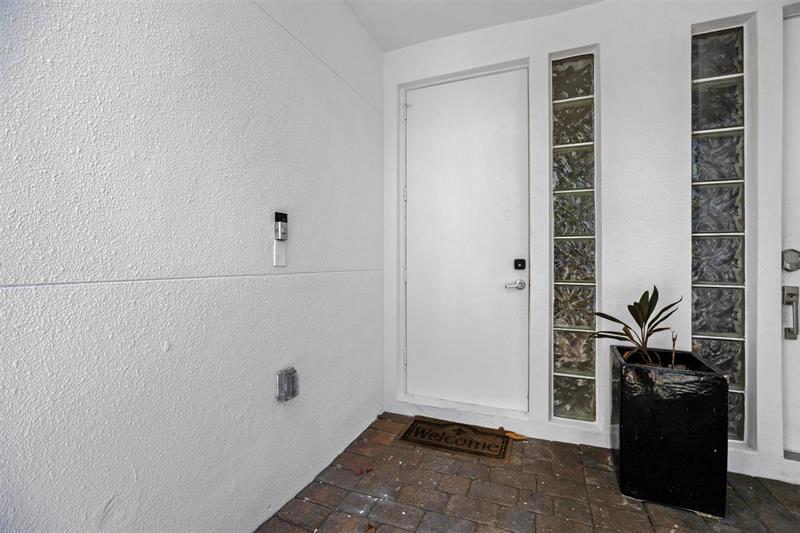 Image 6 of 67 For 834 19th Ave  834