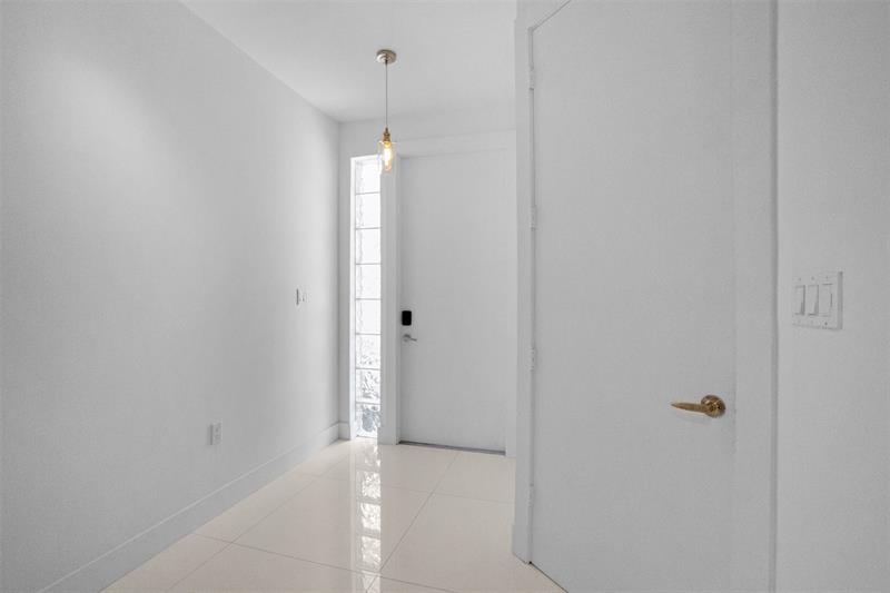 Image 7 of 67 For 834 19th Ave  834