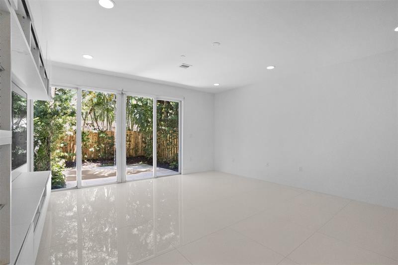 Image 9 of 67 For 834 19th Ave  834