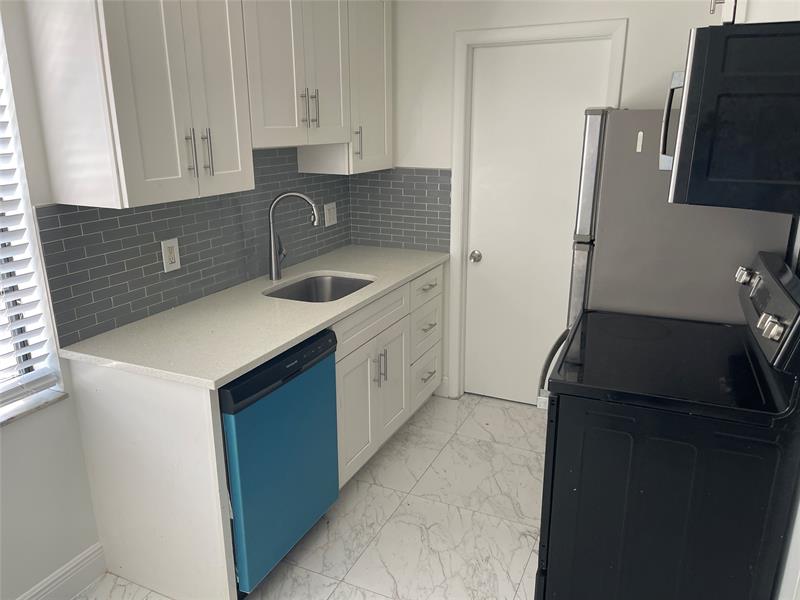 Image 2 of 23 For 770 38th St  F