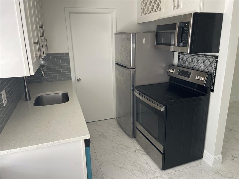 Image 4 of 23 For 770 38th St  F