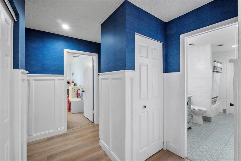 Image 21 of 36 For 8626 50th Dr