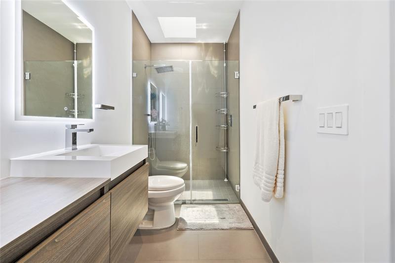 Image 31 of 45 For 900 4th St  B3