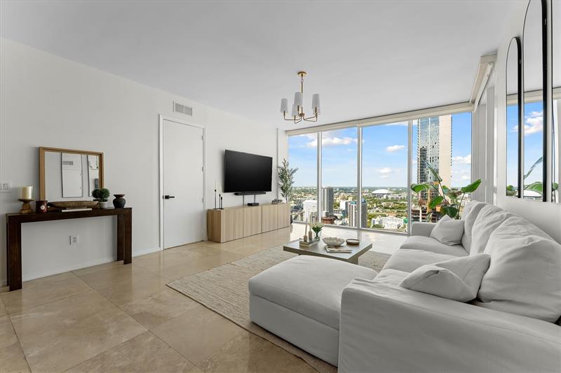 Image 11 of 32 For 1040 Biscayne Blvd  3906
