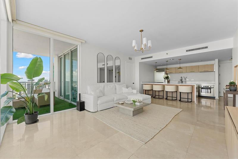 Image 12 of 32 For 1040 Biscayne Blvd  3906